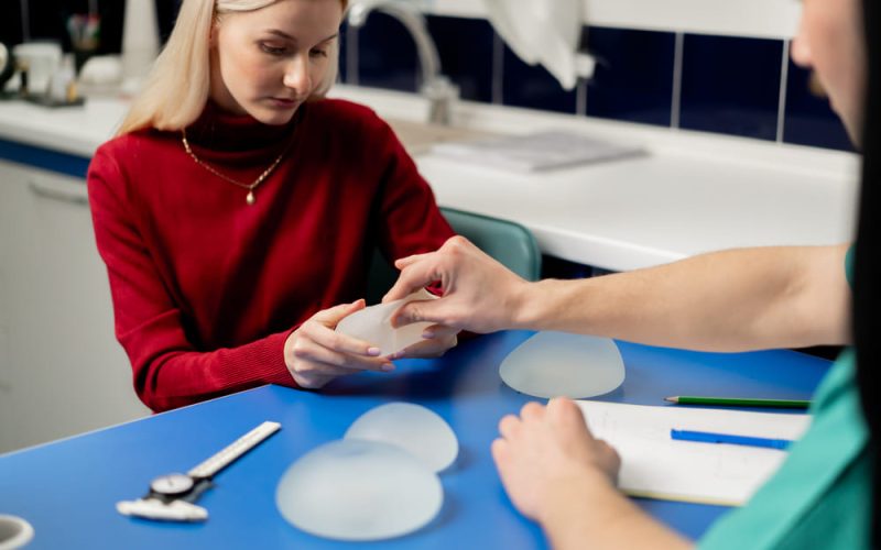 Implantes de senos: cómo seleccionar el mejor según tu estilo de vida